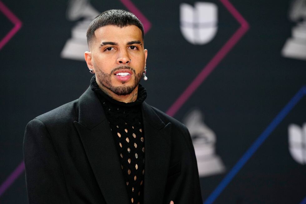 ARCHIVO - Rauw Alejandro llega a la 22a entrega anual del Latin Grammy el 18 de noviembre de...